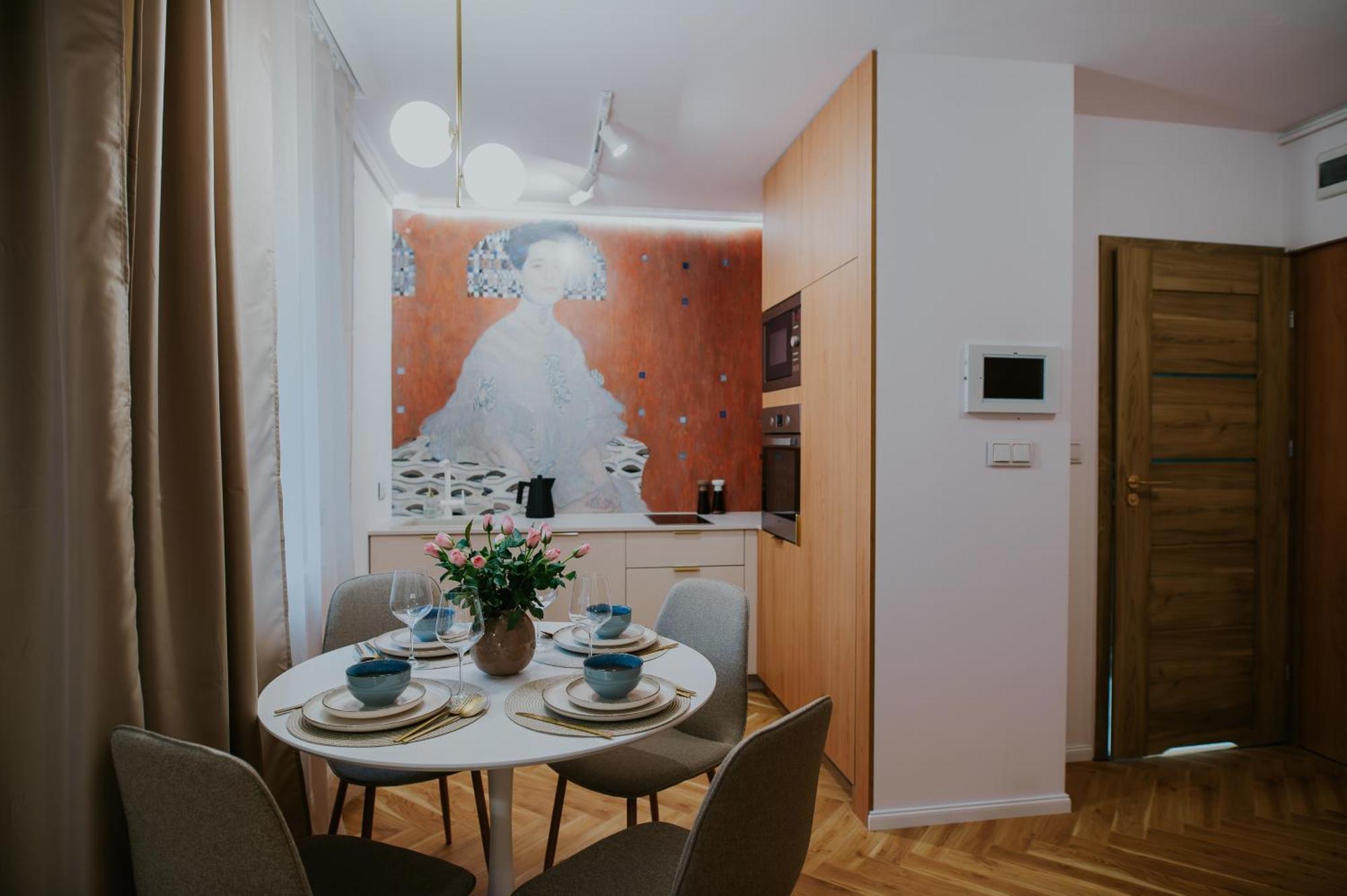 Apartament Dwupoziomowy Butikowy Zmigrodzka, Free Parking, Self Check-in *